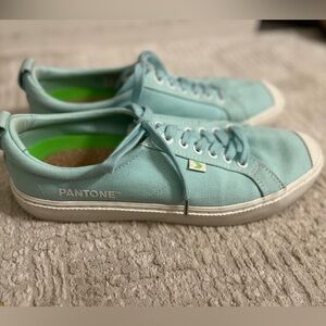 Cariuma “Pantone” Sneakers